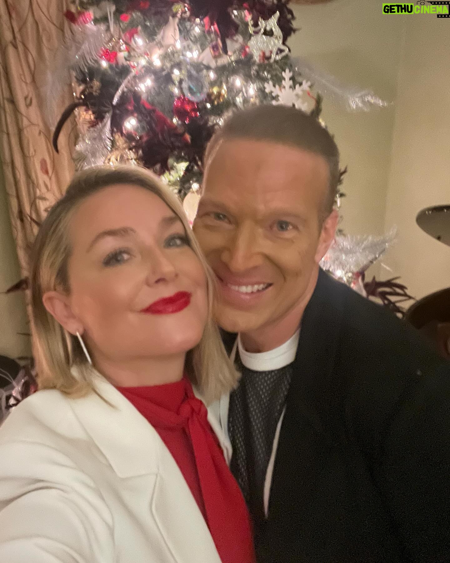 Elisabeth Röhm Instagram - Oh how I live for this JOY every year @lashfary ✨⚡️⭐️ Celebrating your birthday is tradition. I love it! I love you! I love Christmas! I love how you surround us with Christmas carols on your Bday. I love how you love us and bring together old friends and new. I love your food. Can we do this again next year? Oh, good!! 🔥💥🌈 Here’s to my ride or die and another year around the sun. Lucky me that I met you when I moved to LA at 23. ❤️🍾💋🥰☀️