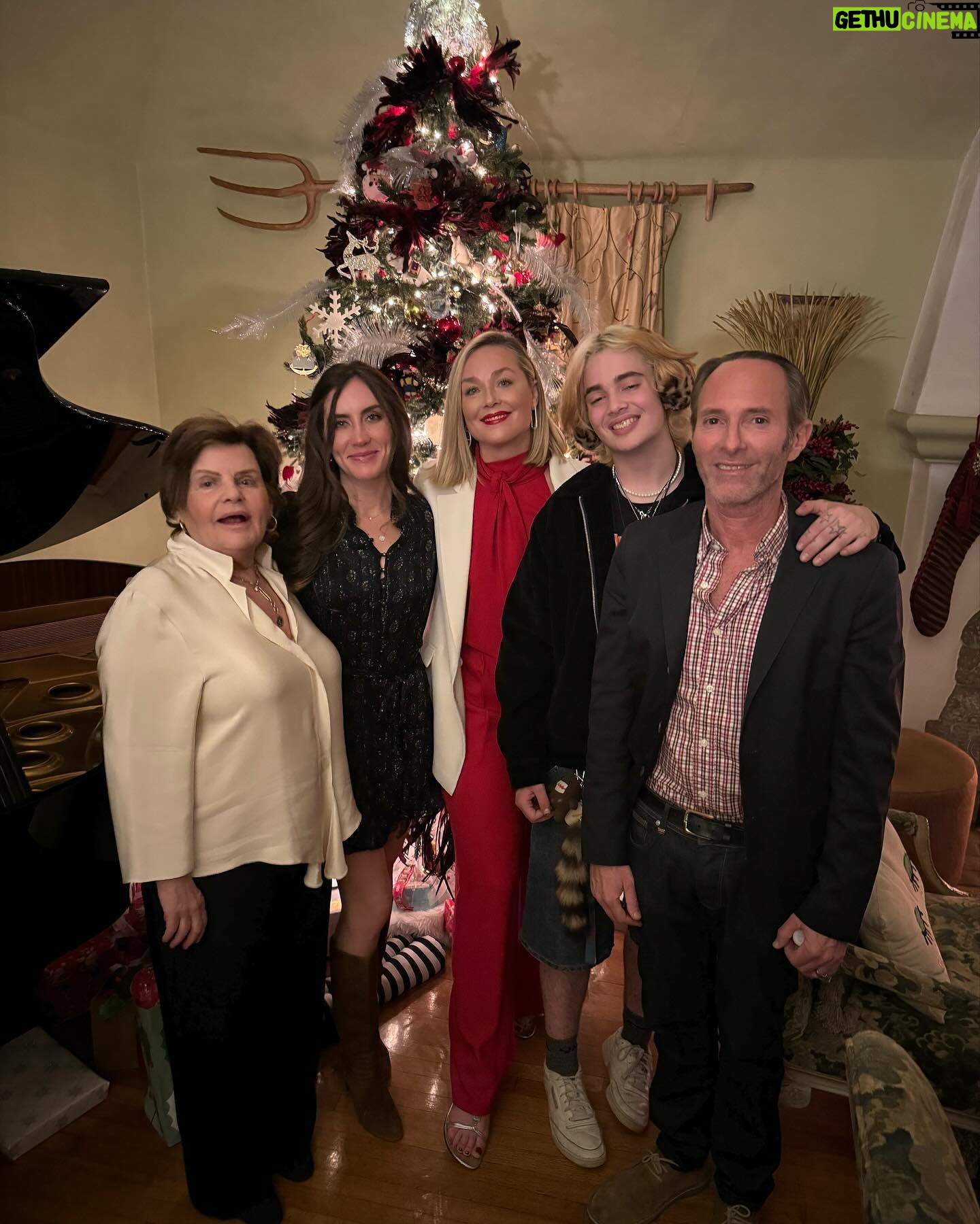 Elisabeth Röhm Instagram - Oh how I live for this JOY every year @lashfary ✨⚡️⭐️ Celebrating your birthday is tradition. I love it! I love you! I love Christmas! I love how you surround us with Christmas carols on your Bday. I love how you love us and bring together old friends and new. I love your food. Can we do this again next year? Oh, good!! 🔥💥🌈 Here’s to my ride or die and another year around the sun. Lucky me that I met you when I moved to LA at 23. ❤️🍾💋🥰☀️