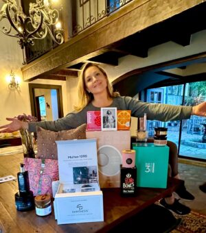 Elisabeth Röhm Instagram - Mother’s Day is made all the better with these generous gifts from @swagassets & my ❤️ @lashfary 
You are the gifting guru and you made my weekend celebrations extra special with these @molten1090 @sospjs @trussprofessional @no3gin @bonescoffeecompany @beautifect @taplihoney @cass_candles @drinkpoppi @nativaspa_official @skinthesisinc @catebrownstudio @tracymarcusdesigns @rose.box.nyc @mineralfusion

#mothersday #swagassets