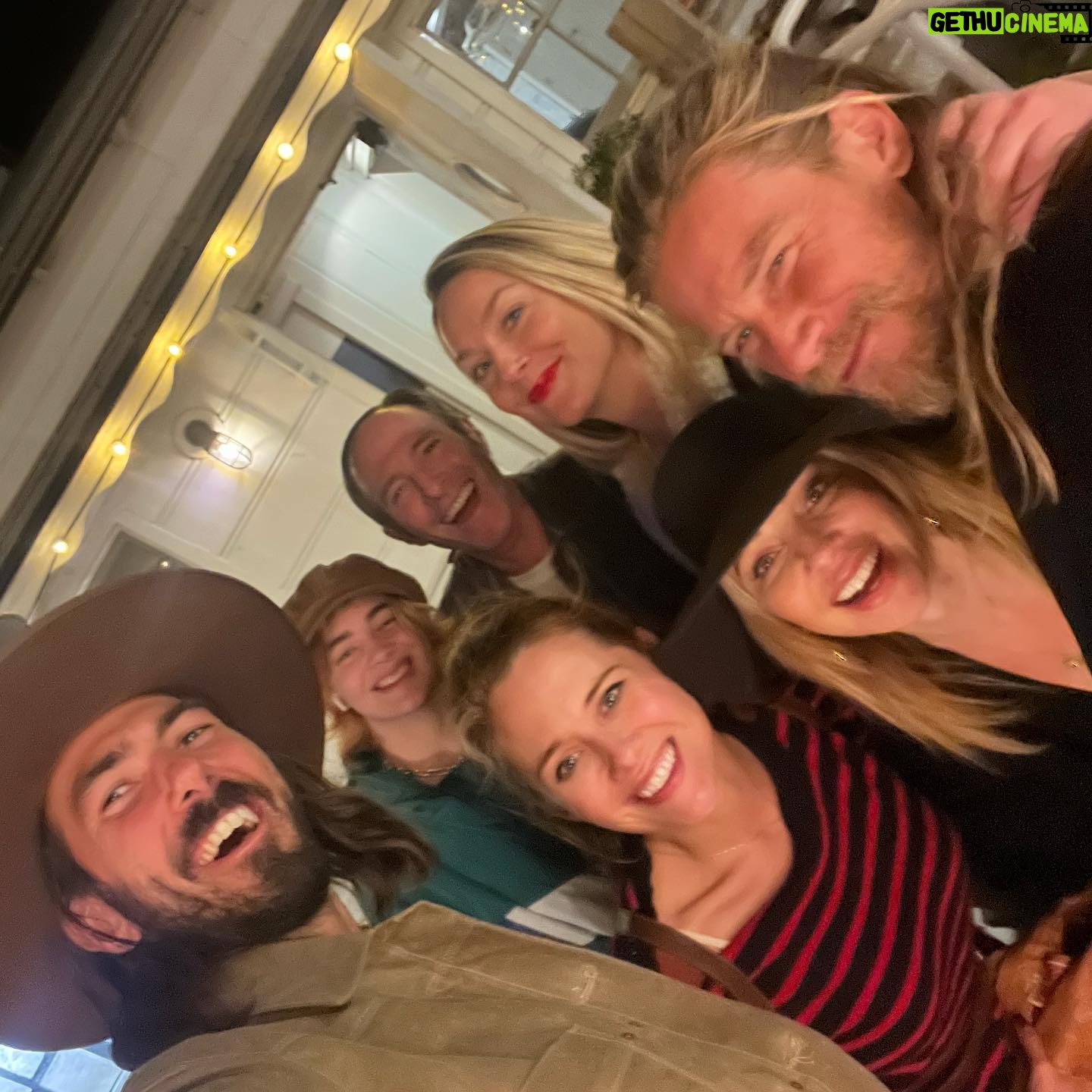 Elisabeth Röhm Instagram - Old friends and new friends. @prophetik @haley_strode @tarastrong Malibu, California @malibufarm #aboutlastnight 🇺🇸 ❤️