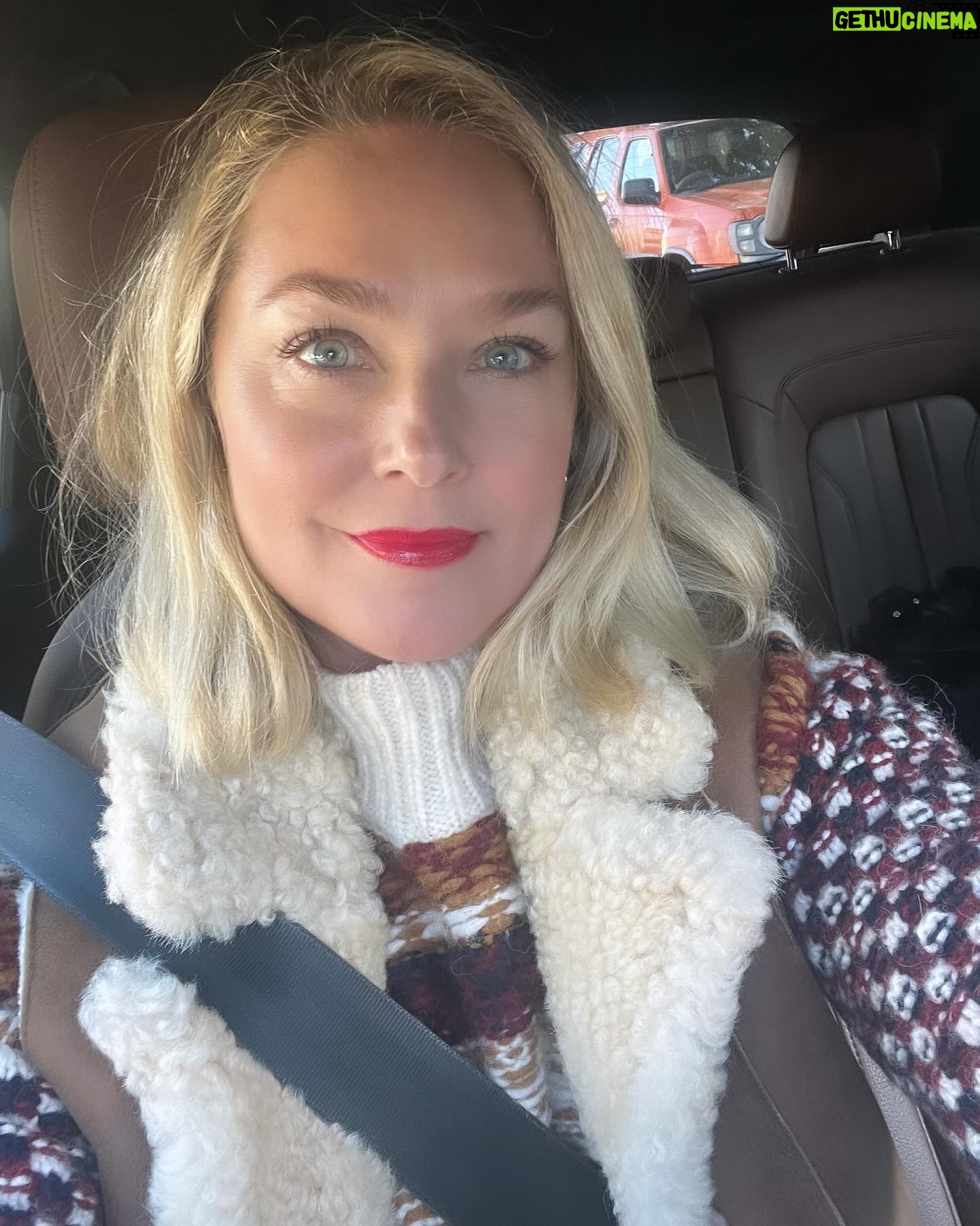 Elisabeth Röhm Instagram - 💋 Bon weekend!