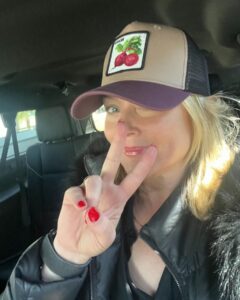 Elisabeth Röhm Instagram - Off to direct my labor of love in Canada! More on that soon…#movies #tvmovies ❤️