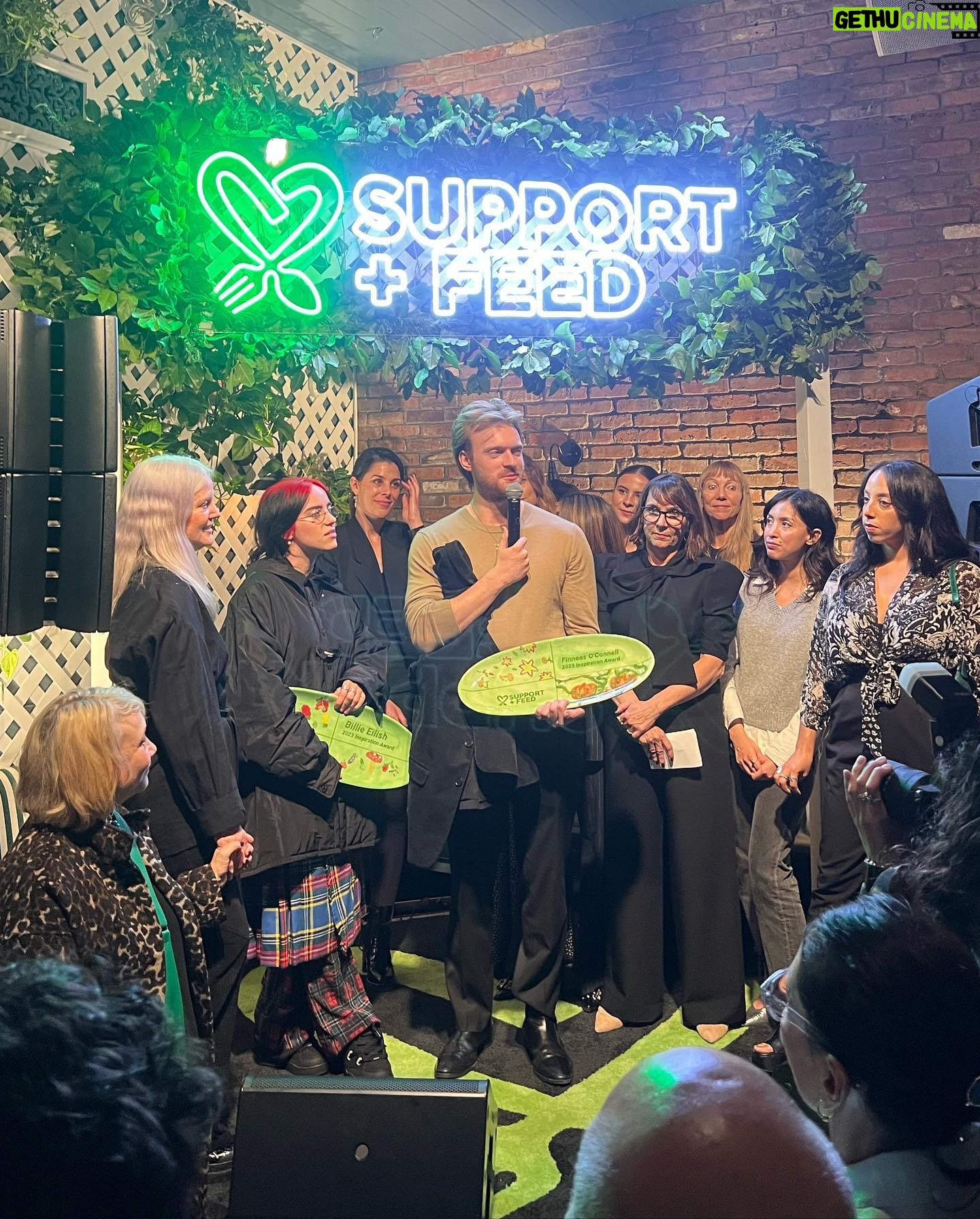 Elisabeth Röhm Instagram - Thank you @maggiembaird & the @supportandfeed family for a glorious evening celebrating your powerful service and beautiful contribution to society and honoring @janellemonae and all of the other strong and huge hearted philanthropists tonight. It was memorable and moving @apb_melrose Your commitment to community and being of service, bringing plant based food to others, caring for the planet and feeding those in need is honorable and inspiring. ❤️