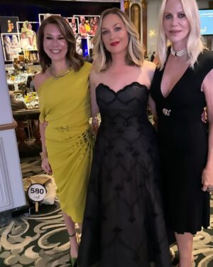 Elisabeth Röhm Instagram - Thank you @karafeifer for inviting me to share in a magical night learning about the great work of @jhpiego 

👗 @fouychocouture
👠 @camillagabrieli
👑 @cleanorigin