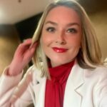Elisabeth Röhm Instagram - So honored to be the keynote speaker on behalf of @american_heart @goredforwomen ❤️🥰 in honor of my Mother Lisa and Aunt Laurie. Since I lost my beloved Mother and Aunt in their early sixties to fatal heart attacks and experienced the tremendous loss and heartbreak of being left at the age of 36 without a Mama 💔 I’ve dedicated my time to spreading the message that heart disease is the No 1 killer of women and we must educate and advocate on behalf of eachother. Take care of yourselves first, not last. And please support the important work of @american_heart if you can. So grateful to them for their lifesaving work and impact. Love you, Mom. I’d give anything just to have one more hug from you and a good hearty laugh. ❤️ CPR would have saved their lives. I hope you’ll learn CPR. Be a lifesaver, not a bystander. Special thanks to @cvshealth @cvspharmacy ❤️😍 #goredalaska