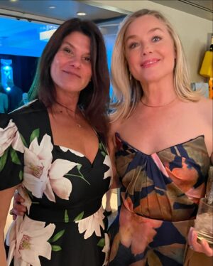 Elisabeth Röhm Instagram - Thanks @robbiebrenner for inviting us @glatzerama to your passion project 🩵@thirstproject with @mattel 🩷supporting 💙 Such a meaningful night celebrating and raising funds for the great work of @thirstproject @sethmaxwell1 💦 🙏🩵

Styling @style_byjordan 
Dress @theiacouture 
Shoes @alevimilano