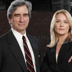 Elisabeth Röhm Instagram - Oh how I love you, Sam Waterston! What an honor and a privilege it was to share the stage with you for five years. I applaud your last performance tonight @nbclawandorder as our beloved Jack McCoy. The world will thankfully always have reruns to get their much needed fix. When I joined Law And Order, it was literally like becoming one of the Beatles. I walked down the street with Sam and people would call his name from cars nearly creating a collision because they wanted to get a good look at him. Women shrieked from afar, their obvious and forever crush. I was in awe. Still am. I deepened my craft as an artist, I learned how to be a good solid smart human being (Sam read news endlessly & genuinely held the law in high regard). I learned how to be a consummate professional. He became a great mentor and friend and I picked up a couple of things about how to do things the right way across the board. I am so grateful for the years that I spent with the GOAT. All hail, Sam Waterston! 👑 ❤️