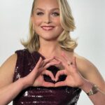 Elisabeth Röhm Instagram - I live ❤️ forward in memory of my Mom Lisa and Aunt Laurie I go RED 💯🥰 on behalf of all women and heart health @american_heart @goredforwomen ❤️ #reddress #goredforwomen #heart #heartmonth🌹 Thanks @liamhairmakeup for the glam 🔥