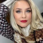 Elisabeth Röhm Instagram - Making movies for women, by women. ✨ Great press day @aetv @lifetimetvpr @lifetimetv thanks @paulanthonylove for the glam 💄 #movies #tvmovies #elisabethrohm