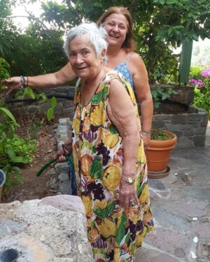 Elisavet Konstantinidou Instagram - Η μαμμα φυτεύει το νυχτολούλουδο!