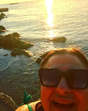 Elisavet Konstantinidou Instagram - Ξεκλεβω λίγο καλοκαιράκι ακόμα @nanarrou @chimieyewear 
#october #athens #stillsummer