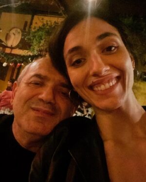 Elisavet Konstantinidou Instagram - Σας αγαπώ τόσο πολύ! Καλή χρόνια σε όλους εύχομαι να χαίρεστε τους ανθρώπους που αγαπάτε να έχετε τύχη αφθονία ταπεινοφροσύνη κ ελκυση τύχης σας εύχομαι μέσα απ την καρδιά μου!!!!