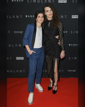 Elise Bauman Instagram - She’s everything, I’m just Ken.

Had a blast at the #SimulantMovie premiere last night. 🤖 

📷: @georgepimentel1
