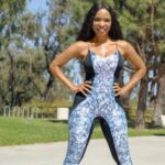 Elise Neal Instagram - Always making sure I break a sweat!! 💪🏽💪🏽 Even on the yucky rainy days !! A good mood booster ( since Usher is all up & down the #fyp 🎶, let's use it!! ) #healthiswealth #fitness #eliseneal 💪🏽 #motivation 20 of each exercise 🥰