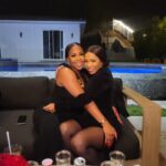 Elise Neal Instagram - Planned this LA trip perfectly 🎄 Just in time for #thebabbs holiday party 🥳 Such a fun night catching up with so many of my favorite people ! ( highlight of the night was meeting the music legend @babyface ) 🎄 tis the season 🎄 #holidayparties & #hotchocolate 🎅🏽