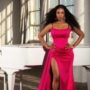 Elise Neal Instagram - Create  the "music " of the life you wish for.... I may be a little "off beat "  at times & not some one else's favorite song ..But I'm happy and a peace with my melody 🎶
#fashionstyle #fbf  Styled by @ryanisstyle #lovedit ♥️