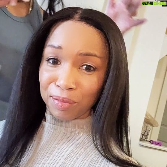 Elise Neal Instagram - Ladies get you a bestie that does hair!!! ๐๐พ Stylist @tamarajhair helped me out chile ( after I washed my wig too aggressively ๐คฆ๐ฝโโ๏ธ) She did that !! ๐๐ฝ๐๐ฝ She is one of the bestโค๏ธ #bestfriends #easterready๐ฐ ๐