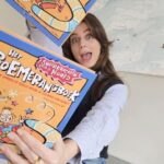 Elise Schaap Instagram – 🎉 de winnaars hebben bericht 🎉  Om helemaal in de sinterklaasstemming te komen, mag ik 10 x 2 exemplaren weggeven van het nieuwe Superkrachten voor je hoofd: BOEMERANGBOEK!  Mega trots op @wouter_mindgym die dit waardevolle omstebeurtboek heeft bedacht en geschreven ♥️
Laat een comment achter en tag iemand die je dit boek ook gunt. Dan maken jullie samen kans om te winnen! 

Het Boemerangboek is het allereerste omstebeurtboek waarmee je samen met je kind de skills ontdekt waar je gelukkig van wordt. Om en om doen jullie een challenge. Je kind leert belangrijke mentale vaardigheden en wint ‘prijzen’ als later naar bed gaan of kamperen in de woonkamer. En jij krijgt een inkijkje in het hoofd van je kind, jullie versterken jullie band en je hebt als het klaar is een uniek bewaarboek. 
Het is geschikt voor kinderen tussen de 8 & 12 jaar, en voor alle volwassenen natuurlijk ;) En ook niet onbelangrijk: de challenges zijn heel leuk om te doen. 
Succes!! 
PS De winnaars krijgen voor het einde van de week bericht van @mavenpub