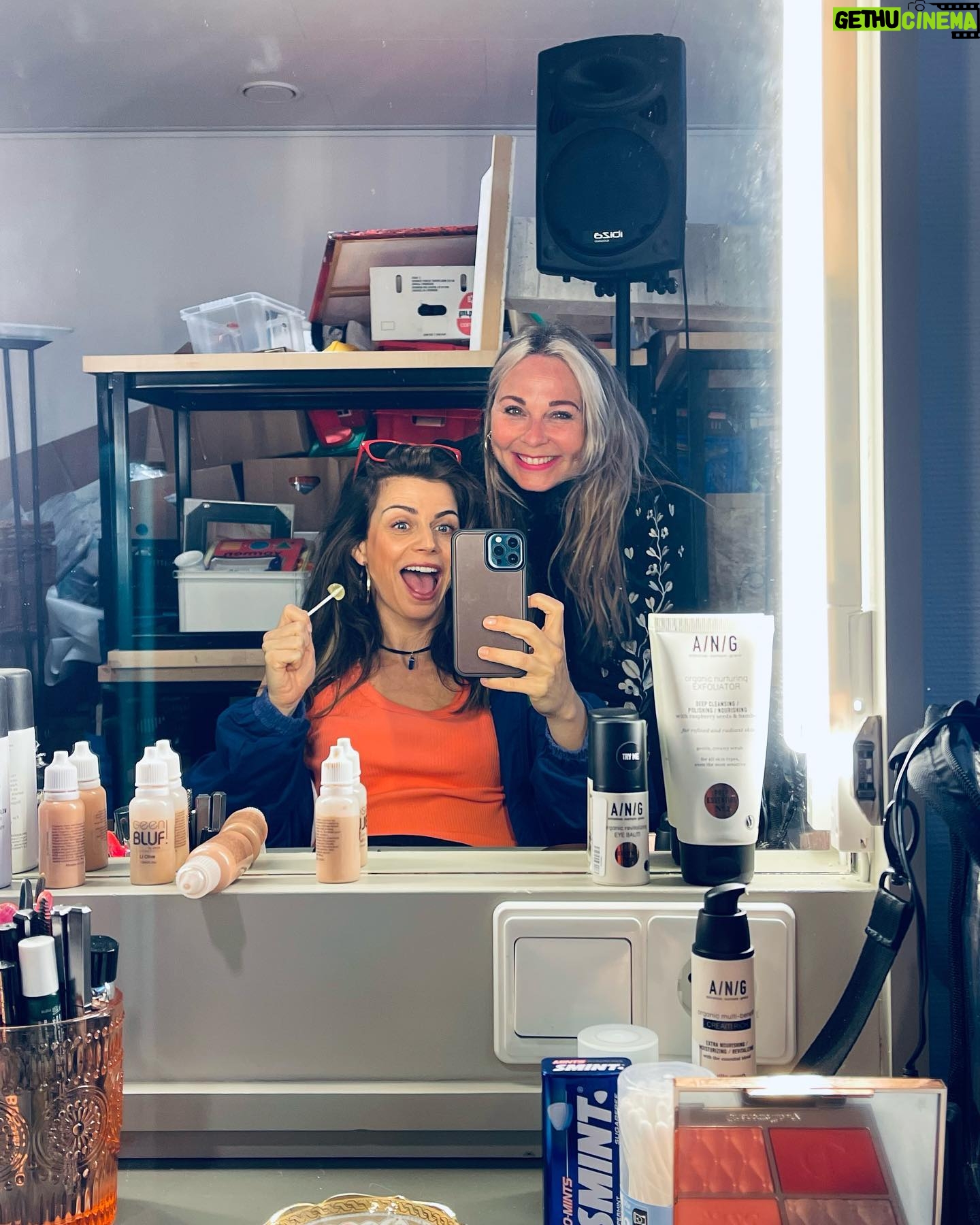 Elise Schaap Instagram - Yesss! We zijn begonnen met de opnames van de nieuwe comedy film @dezvanzusfilm 🎬💫🥳 🍿