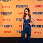 Elise Schaap Instagram – Yes! Vanaf vrijdag Ferry de serie @netflixnl en dat vieren we #ferrysfeestje 🕺🏽 merci @fabiennejans @claudiaengelsstyling