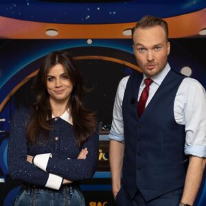 Elise Schaap Instagram - Vanavond is @elise_is_here (Elise Schaap) te gast in 'De Avondshow met Arjen Lubach'! Kijk om 22:20 op NPO 1.

📸: David Cenzer (@d.cenzer)

#eliseschaap #deavondshowmetarjenlubach #avondshow