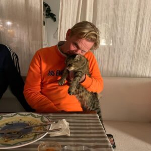Elise Schaap Instagram - Wat een onvergetelijk feest om op een vulkaan te mogen filmen. Een van de mooiste filmavonturen tot nu toe. Ik ben nu al mega trots op #strombolidefilm Dank lieve cast en crew voor deze heerlijke bubbel. Ik ga jullie missen❤️