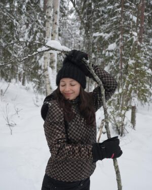 Elisha Applebaum Instagram - Safe to say I’ve had the most incredible time in Lapland. From the moment you land you can feel the heart of the place. Everywhere you turn is beautiful and everyone is so nice!! I loved it, I already miss it and I will be back.

Tip for sleeping in the snow hotel: when going to bed keep one eye and your nose out of the sleeping bag. See picture 2.

Thank you @arcticsnowhotel for making my Lapland dreams a reality 🧊💙