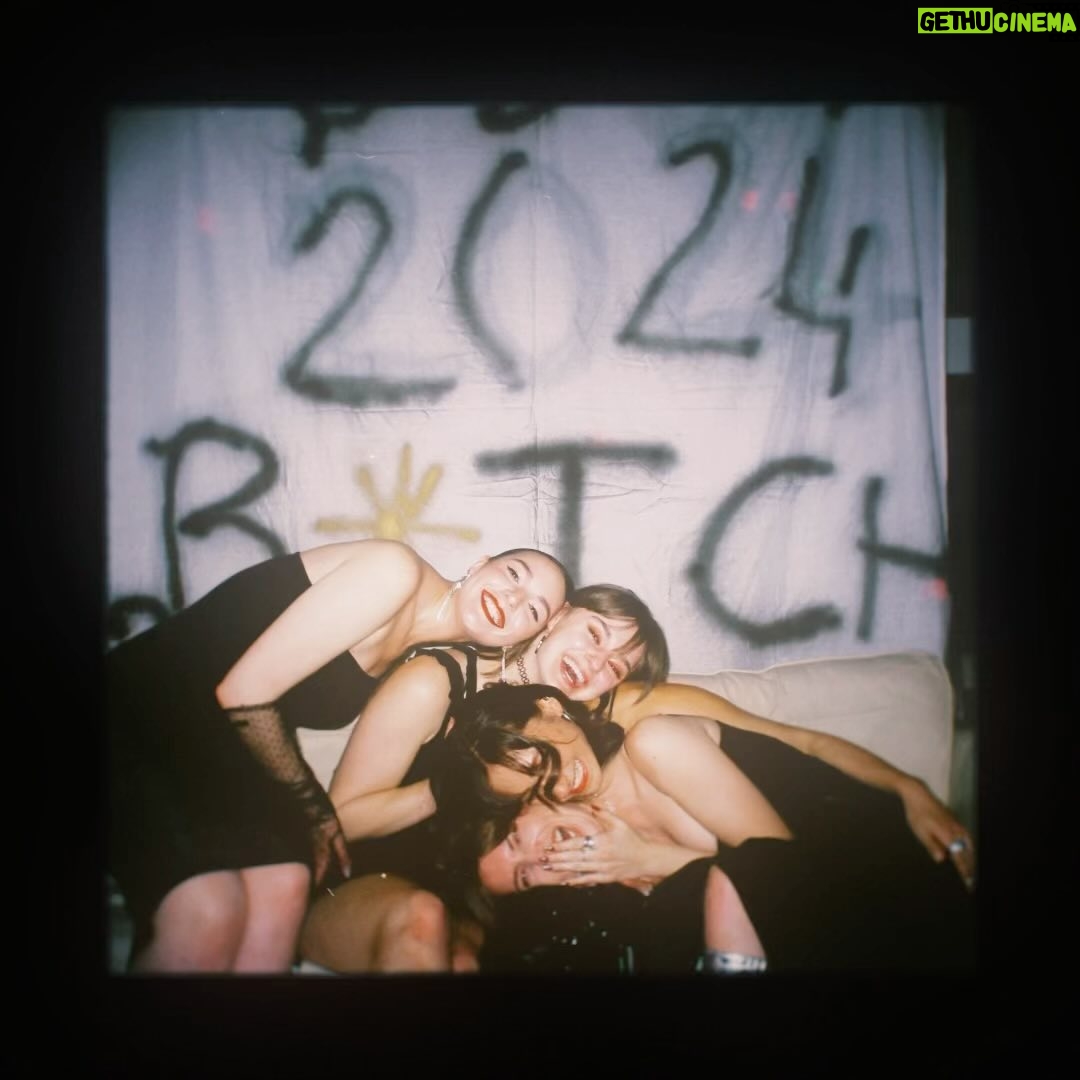 Elisha Applebaum Instagram - 𝐅𝐨𝐫 𝐭𝐡𝐞 𝐩𝐥𝐨𝐭.