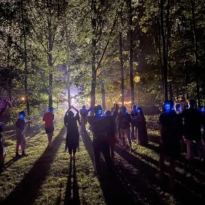 Elisha Applebaum Instagram - For my last couple of birthdays I have organised a mini festival for my wonderful friends and family. This year involved foraging, slip and slides, dancing, games, silent disco in the woods and sooo much food ! 
Here’s a snippet of this years APPLEFEST 2023 - The G.O.A.T era 🐐