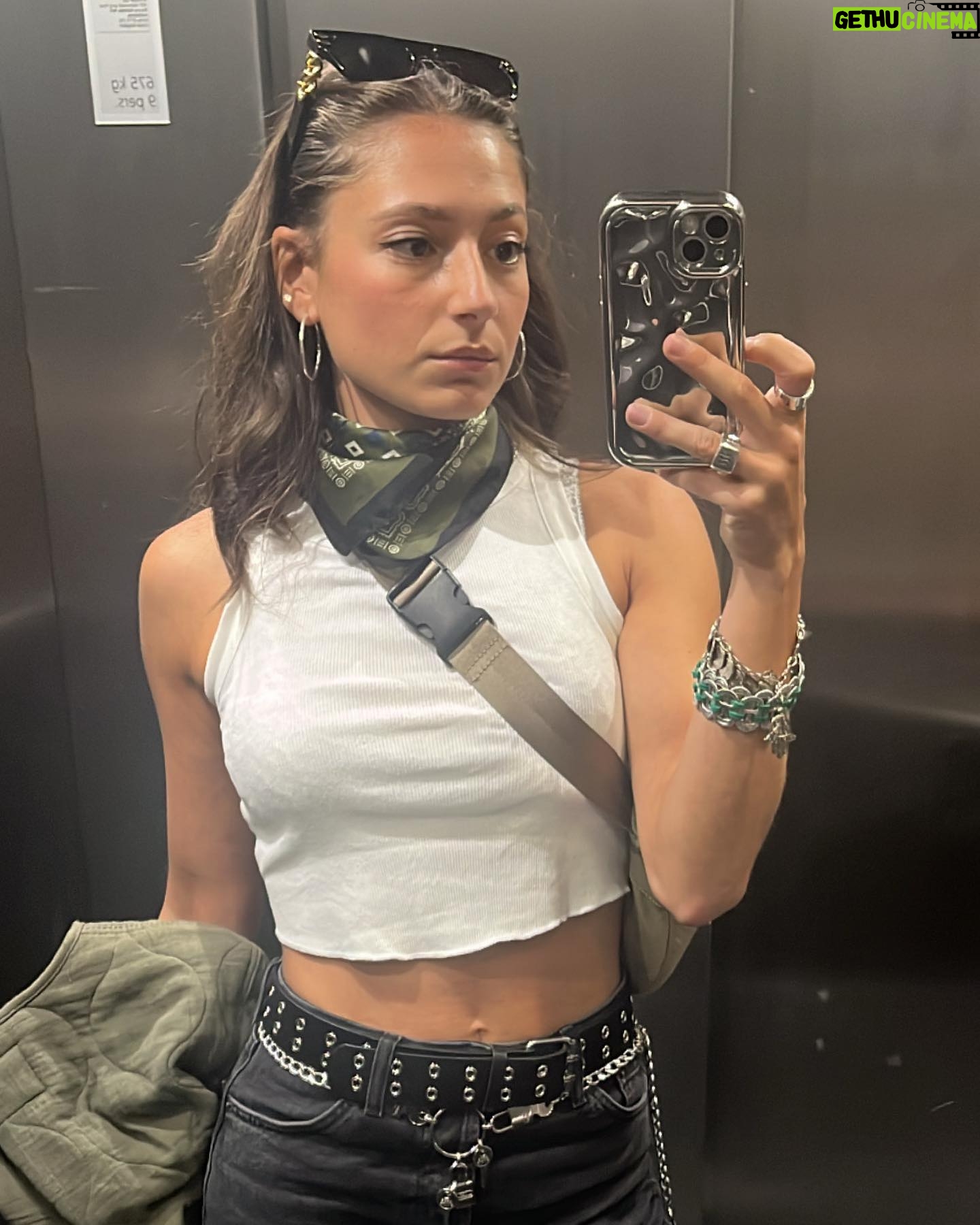 Elisha Applebaum Instagram - Update: 𝕴𝖙’𝖘 𝖇𝖊𝖊𝖓 𝖗𝖊𝖆𝖑.