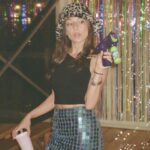 Elisha Applebaum Instagram - For my last couple of birthdays I have organised a mini festival for my wonderful friends and family. This year involved foraging, slip and slides, dancing, games, silent disco in the woods and sooo much food ! Here’s a snippet of this years APPLEFEST 2023 - The G.O.A.T era 🐐