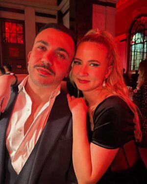 Eliza Bennett Instagram - 3 days of the hardest and longest laughs. These two are one of my greatest gifts of 2022 and are proof that you can turn a vacation friendship into a real one. 

This year has honestly been hard. Instagram just shows the highlights but sometimes that does enable me to look back on all the beautiful sweet stuff I have to be grateful for. So thank you 2022, thank you to my incredible husband and thank you Carlos & Louis for somehow giving me the best new year I’ve ever had in one of the toughest years. Here’s to 2️⃣0️⃣2️⃣3️⃣.