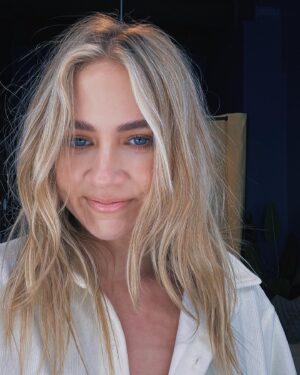 Eliza Bennett Instagram - LATE 20s is THREE days away from being delivered to your earholes. THREE DAYS PEOPLE 🚨