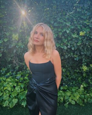 Eliza Bennett Instagram - Thank you for all the gorgeous birthday messagessss! I’ve had my sister in town and that has just been the sweetest gift of all. More to share but thank you for the love 💛🥰