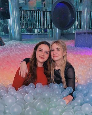 Eliza Bennett Instagram - An absolute pleasure reuniting with my long lost Nanny McPhee sister @hugibbs and talking with her on her #FromEarly YouTube series. Link in her bio 😘
