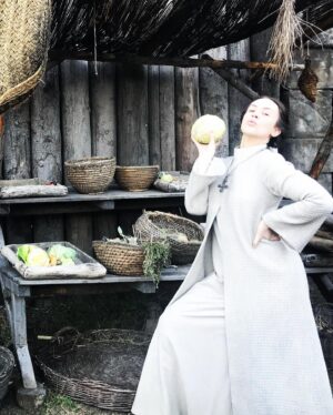 Eliza Butterworth Instagram - Flossing into the week like…..👵🏻💫 #sexysaxons #crossflossing #yeoldeyoga #cabbagecardio #thelastkingdom #season5