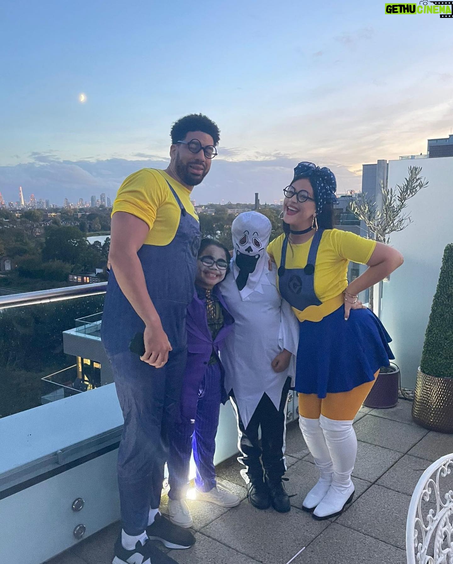 Eliza Butterworth Instagram - Happy Halloweeeen!!! ๐งก๐๐งก this is from our lil Halloween party last year for the little ones! For their amusement, Michael and I went as Minions! #halloweenhoneys #pumpkinpeeps #spookysausages #magnificentminions