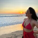 Eliza Butterworth Instagram - Take me back to Thailand!!!! ♥️🇹🇭♥️ #thaitimetravel #takemeback #iwannaeatmangostickyrice #suchabeautifulplace