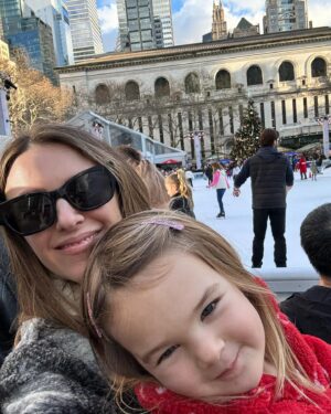 Elizabeth Hendrickson Instagram - Reminder: don’t cancel your trip to NYC. Ever. 
Going home and building memories with my favorite side kick was exactly what I needed to end this bizarre year. Can’t wait for 2024!