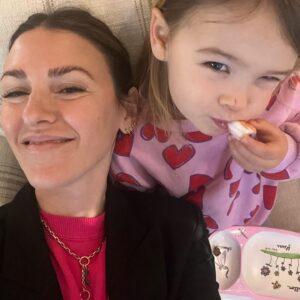 Actress Elizabeth Hendrickson HD Instagram Photos and Wallpapers March 2023