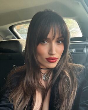 Elizabeth Kopecká Instagram - tak která vám je sympatičtější? 🤔

1. na cestě na večeři
2. makeup free na letišti ve 4:40h ráno a unavený oči
