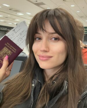 Elizabeth Kopecká Instagram - tak která vám je sympatičtější? 🤔

1. na cestě na večeři
2. makeup free na letišti ve 4:40h ráno a unavený oči