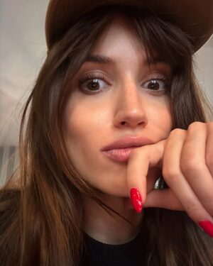 Elizabeth Kopecká Instagram - realita 😁 všedních dnů :)
1. rozespalá
2. po cvičení
3. ráno
4. během cvičení
5. na cestě k babi a dědovi
6. ráno 
7. fitting
8. něco mě evidentně šokovalo 😂😅