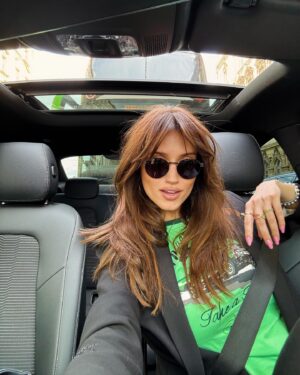 Elizabeth Kopecká Instagram - jednou jsem měla zase půjčené auto od @saga.mb.praha ❤️ tak jsem to patřičně všechno zdokumentovala 😂 to autíčko by mi slušelo, že jo? 🙈 všechny bych vás povozila 🙏 zn. SHÁNÍM VŮZ 😅