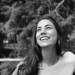 Elizabeth Minotta Instagram - Que la vida sea una apología a la carcajada 🖤