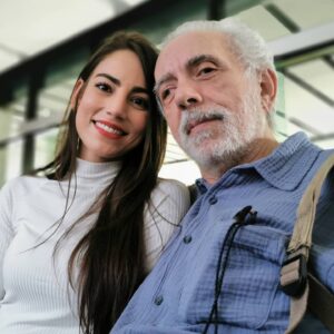 Elizabeth Minotta Instagram - Foto con un gran director; lleno de humildad, humor, genialidad, inteligencia, arte, carisma y amor. Siempre agradecida con la experiencia de haber sido dirigida por él #fernandotrueba 🖤