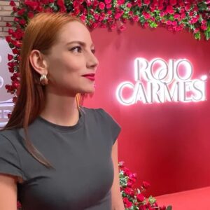 Elizabeth Minotta Instagram - Lanzamiento de #rojocarmesi
Pronto por @canalrcn
