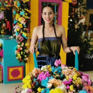 Elizabeth Minotta Instagram - Felíz #feriadelasflores desde la ciudad de la eterna primavera #medallo 🌼🌼🌼🌼