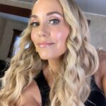 Elizabeth Berkley Instagram - In my trailer before starting work after going thru “the works” More looks and maybe some tutorials if you’d like? #hair #beauty #hairstyles #products Dream team- it’s takes a village 😅 Color: @traceycunningham1 Cut:@robertramos Styling: @cose_bella Makeup: @kathleenkarridene