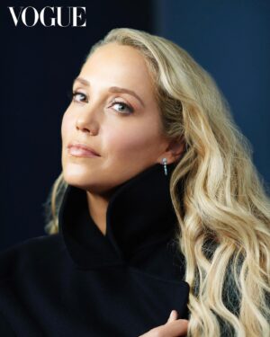 Elizabeth Berkley Instagram - Thank you to @okjanelle for a most meaningful interview for @voguemagazine ! It was one of the rare times that what was in my heart was heard with a level of depth you carry and translated into an article that reflected our authentic conversation. It was a joy. Thank you for honoring my truth. ❤️ (link in bio)
📸: @jeffvespa 
💄:@kathleenkarridene
💇🏼‍♀️:@kikihaircutter
💇🏼‍♀️:@traceycunningham (color)
💃🏼:@jeanannewilliams
Coat:@ralphlauren
Earrings: @anitakojewelry ✨